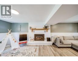 384 AMBERLY CRESCENT - 35