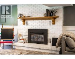 384 AMBERLY CRESCENT - 36