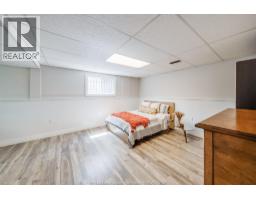 384 AMBERLY CRESCENT - 39