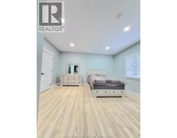 157 GLOUCESTER DRIVE - 18