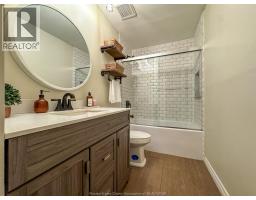 1343 LEAFIELD - 11