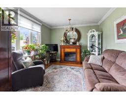 18 AZAR DRIVE - 14