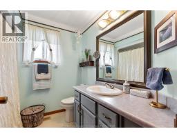 18 AZAR DRIVE - 22