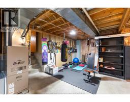 18 AZAR DRIVE - 32