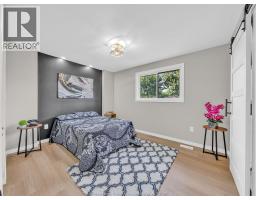 255 MELANIE LANE - 31