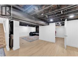 3660 ROXBOROUGH - 29