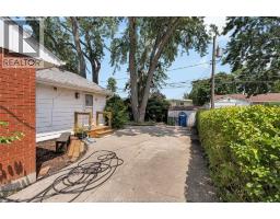3660 ROXBOROUGH - 37