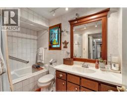 1335 LAURIER DRIVE - 19
