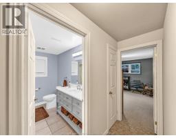 9 Lyle STREET - 23