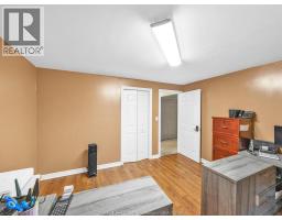 9 Lyle STREET - 28