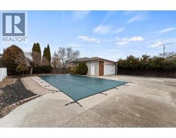 1116 SUMACH CRESCENT - 34