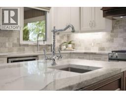 205 CLUBVIEW DRIVE - 8