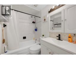 6384 THORNBERRY CRESCENT - 17