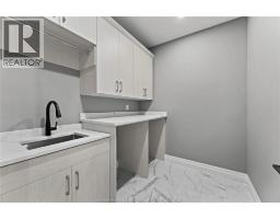 72 Redwood AVENUE - 19