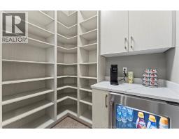 72 Redwood AVENUE - 9