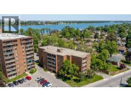 3950 WYANDOTTE STREET UnitNo. 105 - 1