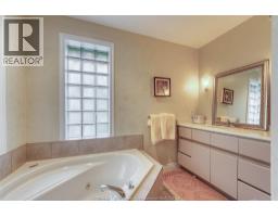 2703 LOMBARDY CRESCENT - 27