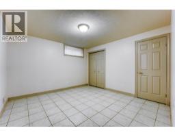 2703 LOMBARDY CRESCENT - 38