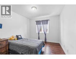 98 PETER AVENUE - 17