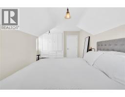 2005 AMIENS AVENUE - 23