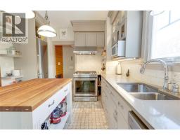 221 VILLAIRE AVENUE - 17