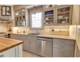 221 VILLAIRE AVENUE - 19