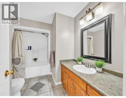 54 HOPE CRESCENT - 12