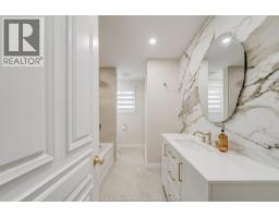 2958 LLOYD GEORGE BOULEVARD - 32