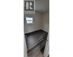 22 ROBIN CRESCENT - 3