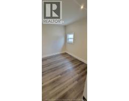 22 ROBIN CRESCENT - 9