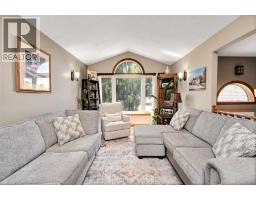 398 THORN RIDGE CRESCENT - 17