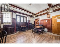 801 VICTORIA AVENUE - 19