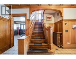 801 VICTORIA AVENUE - 25