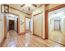 801 VICTORIA AVENUE - 31
