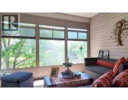 176 BENNIE AVENUE - 24