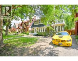 1484 VICTORIA AVENUE - 11