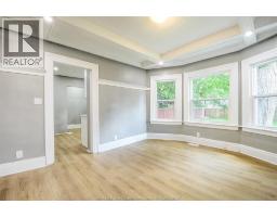 1484 VICTORIA AVENUE - 18