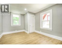 1484 VICTORIA AVENUE - 27