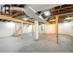 1484 VICTORIA AVENUE - 37
