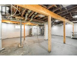 1484 VICTORIA AVENUE - 38