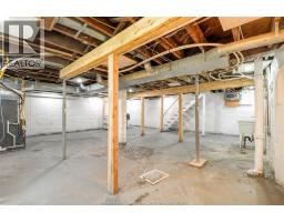 1484 VICTORIA AVENUE - 39