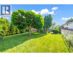 3343 HEMLOCK - 16