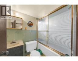 3343 HEMLOCK - 39