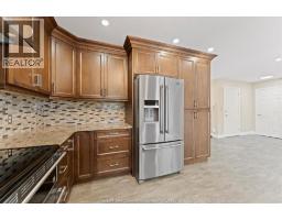 18 ELIZABETH CRESCENT - 13