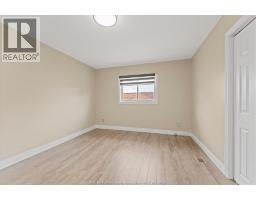 18 ELIZABETH CRESCENT - 17