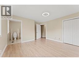 18 ELIZABETH CRESCENT - 20
