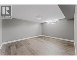 18 ELIZABETH CRESCENT - 24