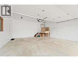 18 ELIZABETH CRESCENT - 27