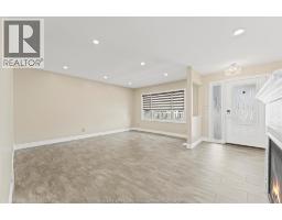 18 ELIZABETH CRESCENT - 7