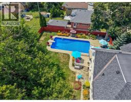 1409 GRANVILLE CRESCENT - 40